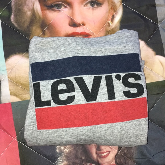 Levi's Sweaters - Levi's crop hoodie